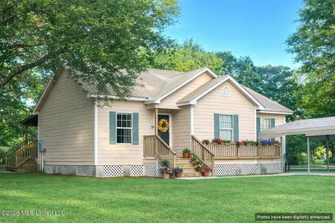 15526 Omas Rd, Vancleave, MS 39565