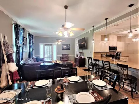 Dining - 107 Arlington Ave, Natchez, MS 39120 photo 7 of 7