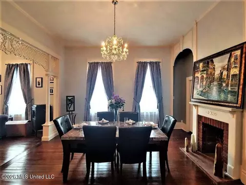 Dining - 107 Arlington Ave, Natchez, MS 39120 photo 5 of 7