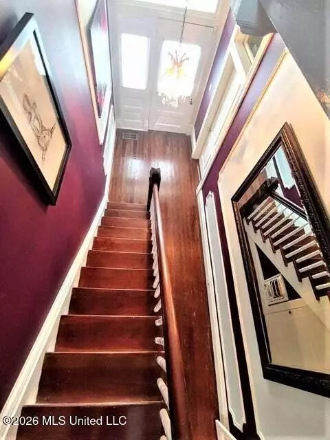 Entry Way - 107 Arlington Ave, Natchez, MS 39120 photo 3 of 4