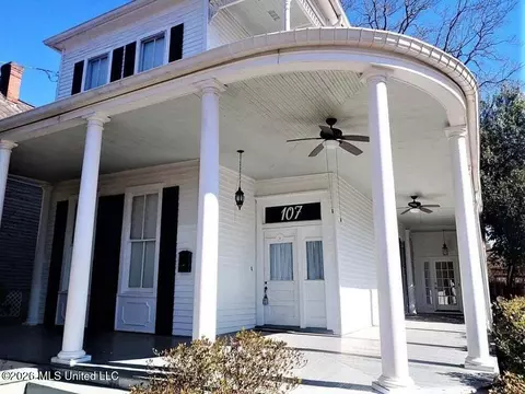 Exterior - 107 Arlington Ave, Natchez, MS 39120 photo 2 of 6