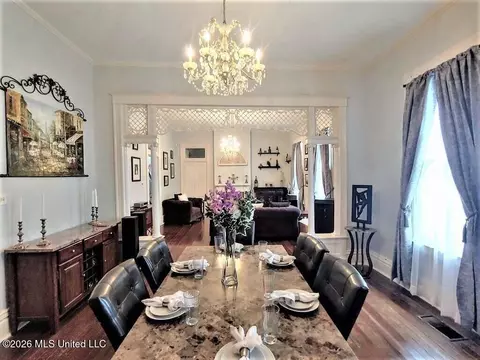 Dining - 107 Arlington Ave, Natchez, MS 39120 photo 2 of 7