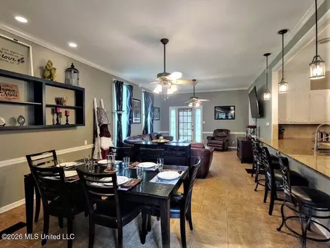Dining - 107 Arlington Ave, Natchez, MS 39120 photo 6 of 7
