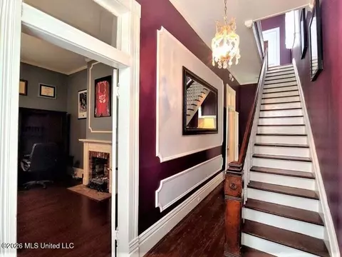 Entry Way - 107 Arlington Ave, Natchez, MS 39120 photo 2 of 4
