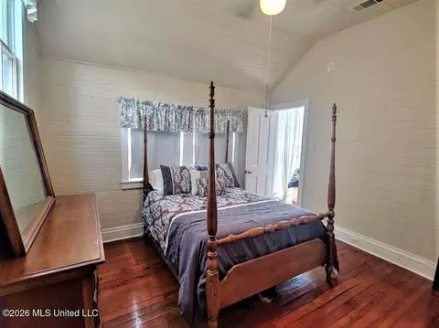 Bedroom - 107 Arlington Ave, Natchez, MS 39120 photo 1 of 4