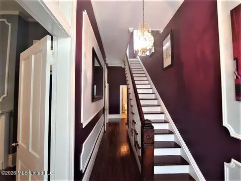 Entry Way - 107 Arlington Ave, Natchez, MS 39120 photo 1 of 4
