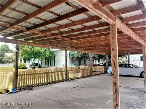 Exterior - 107 Arlington Ave, Natchez, MS 39120 photo 6 of 6