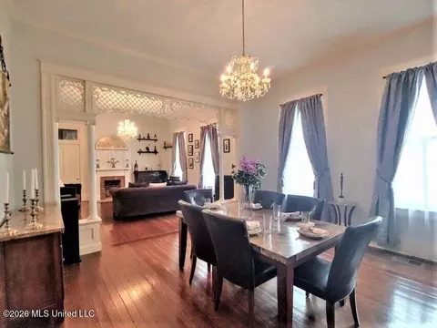 Dining - 107 Arlington Ave, Natchez, MS 39120 photo 1 of 7