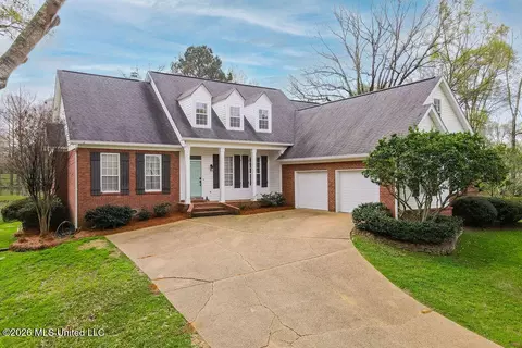 102 Hickory Hills Dr, Clinton, MS 39056