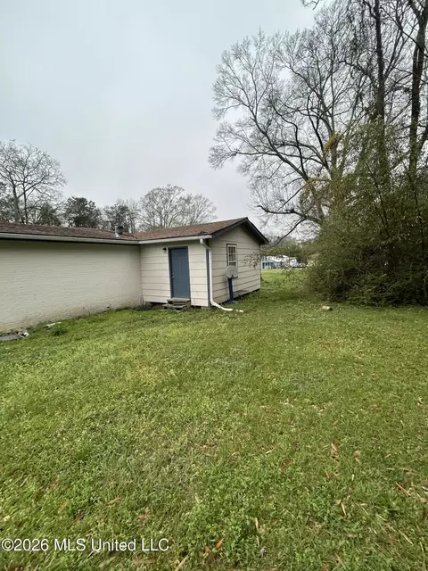 Exterior - 605 E Chickasaw St, Brookhaven, MS 39601 photo 3 of 5