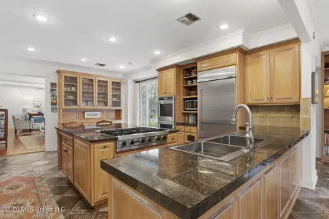 Kitchen - 1045 Avondale St, Jackson, MS 39216 photo 4 of 5