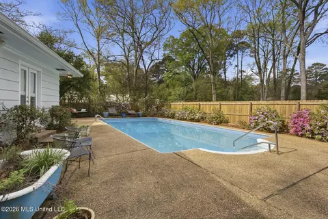 Exterior - 1045 Avondale St, Jackson, MS 39216 photo 2 of 10