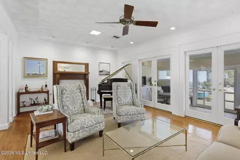 Living - 1045 Avondale St, Jackson, MS 39216 photo 1 of 1