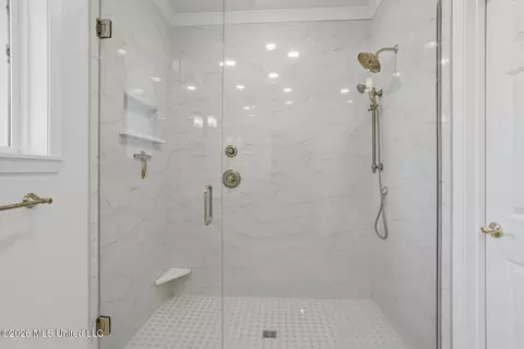 Bath - 1045 Avondale St, Jackson, MS 39216 photo 4 of 6