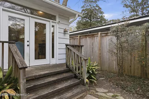 Exterior - 1045 Avondale St, Jackson, MS 39216 photo 9 of 10