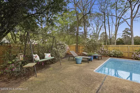 Exterior - 1045 Avondale St, Jackson, MS 39216 photo 6 of 10
