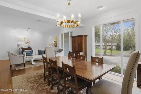 Dining - 1045 Avondale St, Jackson, MS 39216 photo 1 of 2