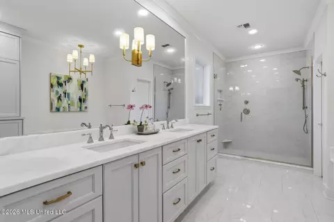 Bath - 1045 Avondale St, Jackson, MS 39216 photo 3 of 6