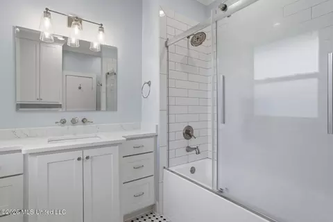Bath - 1045 Avondale St, Jackson, MS 39216 photo 5 of 6
