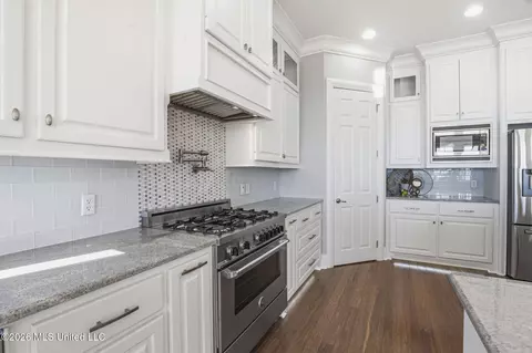 Kitchen - 504 Port Arbor, Brandon, MS 39047 photo 3 of 6
