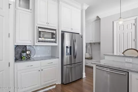Kitchen - 504 Port Arbor, Brandon, MS 39047 photo 4 of 6