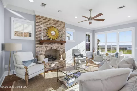 Living - 504 Port Arbor, Brandon, MS 39047 photo 3 of 4
