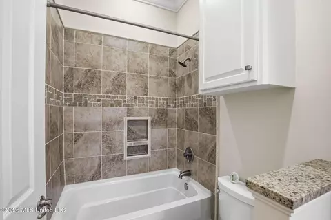 Bath - 504 Port Arbor, Brandon, MS 39047 photo 9 of 13