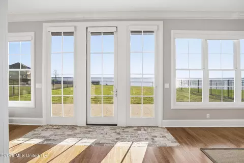 Living - 504 Port Arbor, Brandon, MS 39047 photo 4 of 4
