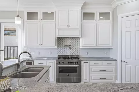 Kitchen - 504 Port Arbor, Brandon, MS 39047 photo 1 of 6
