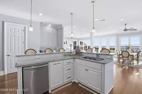 Kitchen - 504 Port Arbor, Brandon, MS 39047 photo 2 of 6
