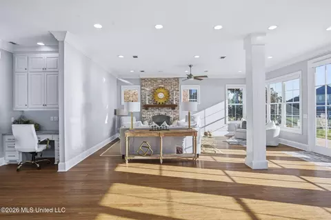 Living - 504 Port Arbor, Brandon, MS 39047 photo 1 of 4