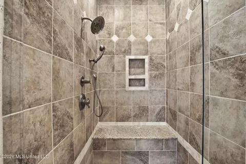Bath - 504 Port Arbor, Brandon, MS 39047 photo 6 of 13