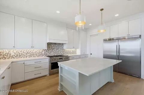 Kitchen - 609 Osprey Cv, Brandon, MS 39047 photo 2 of 3