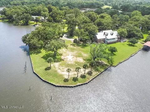 13817 Arbor Cir, Ocean Springs, MS 39564