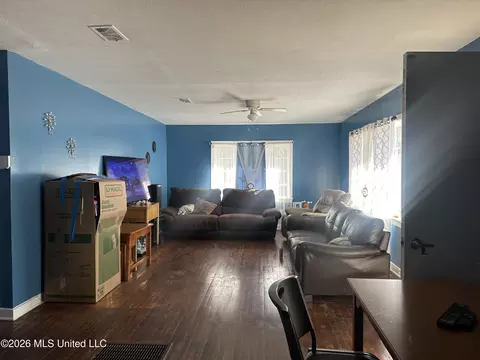 Living - 156 Wacker Dr, Jackson, MS 39206 photo 2 of 3