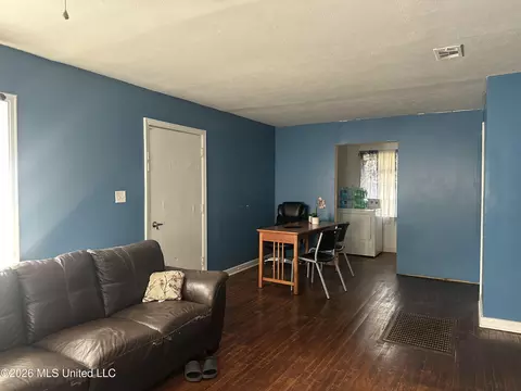 Living - 156 Wacker Dr, Jackson, MS 39206 photo 1 of 3