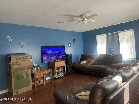 Living - 156 Wacker Dr, Jackson, MS 39206 photo 3 of 3
