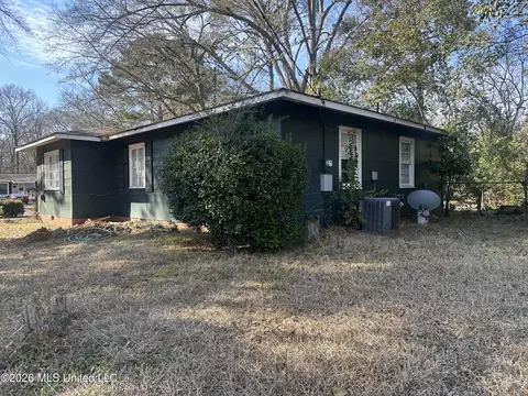 Exterior - 156 Wacker Dr, Jackson, MS 39206 photo 2 of 10