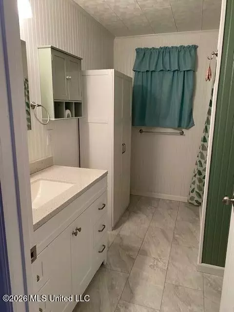 Bath - 5702 Rollinson Rd, Liberty, MS 39645 photo 2 of 5