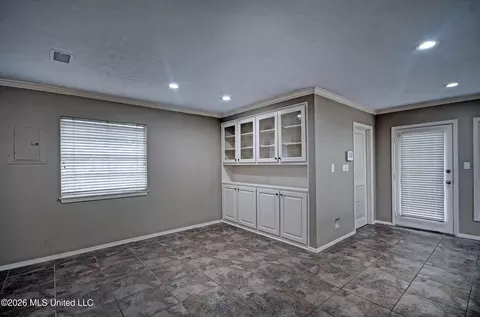 Living - 219 Rollingwood Dr, Jackson, MS 39211 photo 3 of 3