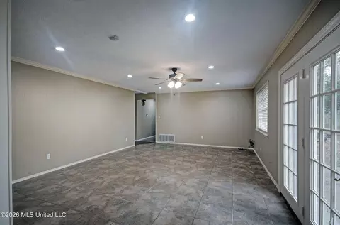 Living - 219 Rollingwood Dr, Jackson, MS 39211 photo 2 of 3