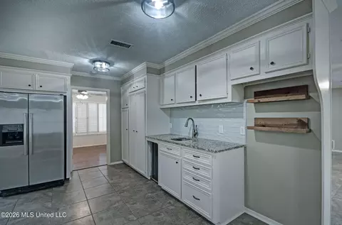 Kitchen - 219 Rollingwood Dr, Jackson, MS 39211 photo 1 of 5