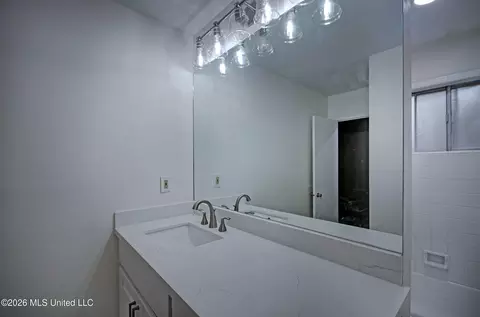 Bath - 219 Rollingwood Dr, Jackson, MS 39211 photo 1 of 3