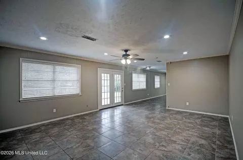 Living - 219 Rollingwood Dr, Jackson, MS 39211 photo 1 of 3