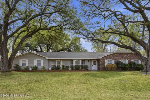125 Poinciana Dr, Jackson, MS 39211