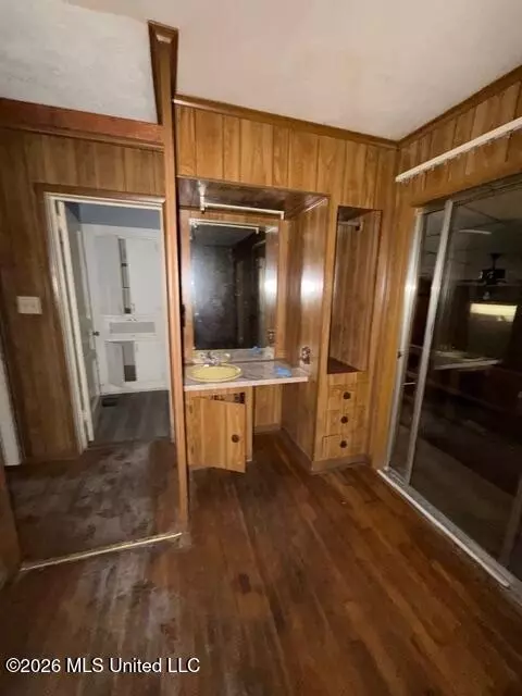 Entry Way - 2161 W Mcdowell Rd, Jackson, MS 39204 photo 2 of 5