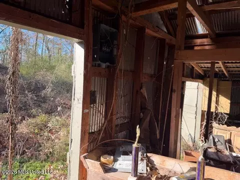 Entry Way - 2161 W Mcdowell Rd, Jackson, MS 39204 photo 5 of 5