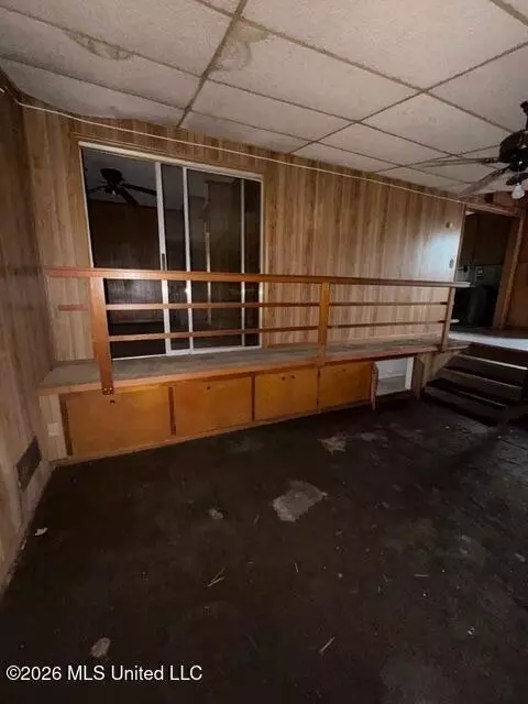 Living - 2161 W Mcdowell Rd, Jackson, MS 39204 photo 2 of 2