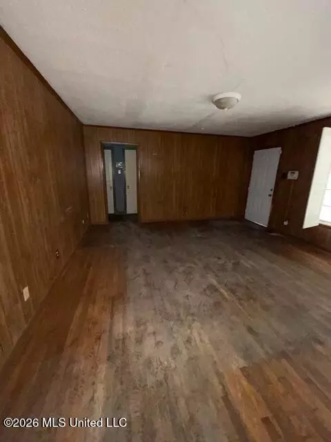Living - 2161 W Mcdowell Rd, Jackson, MS 39204 photo 1 of 2
