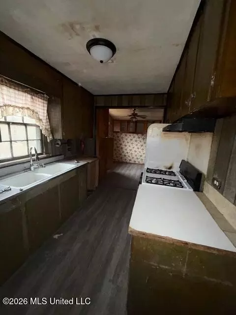 Entry Way - 2161 W Mcdowell Rd, Jackson, MS 39204 photo 1 of 5